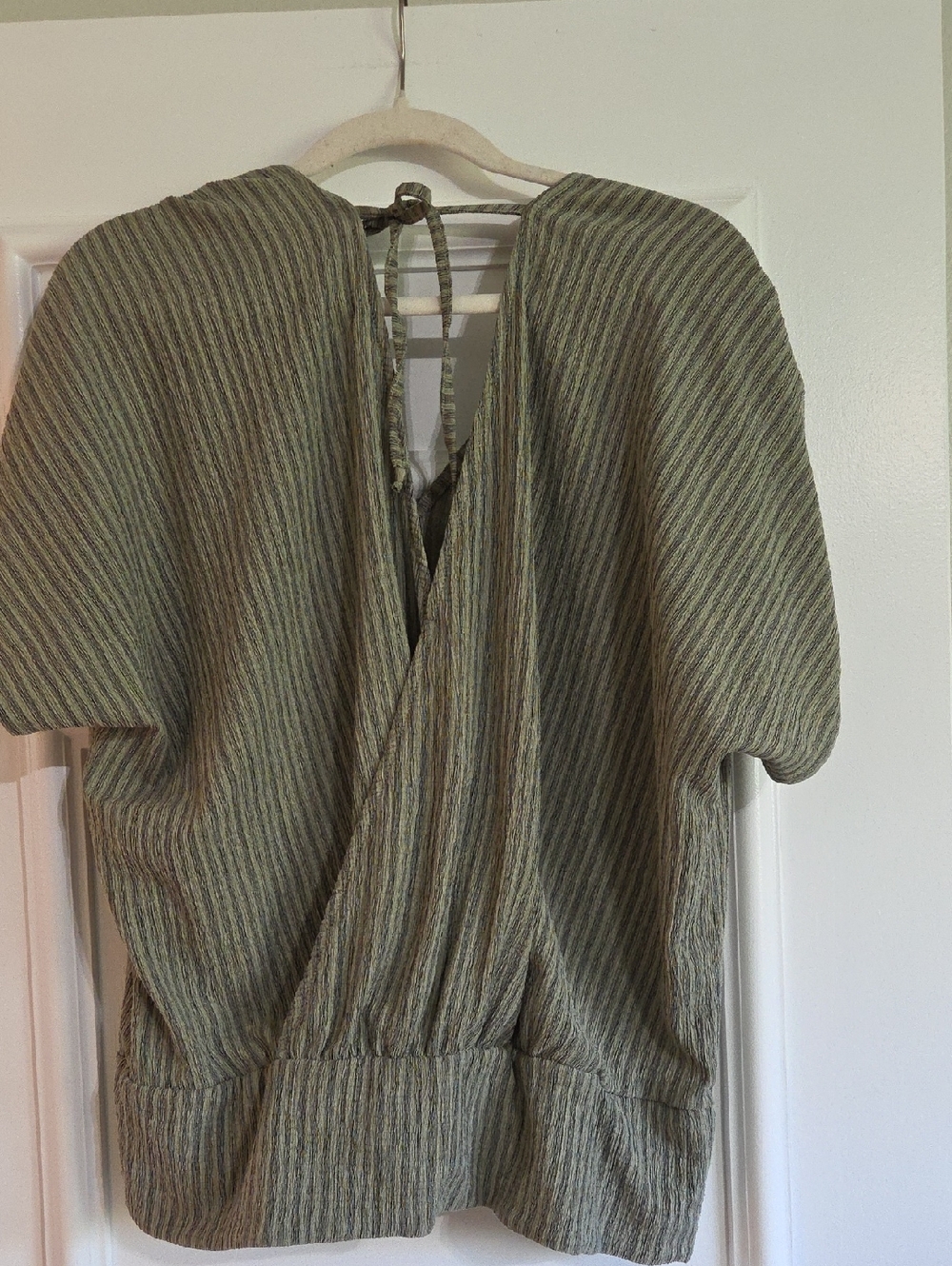 Willow & Root Faux Wrap Open Back V-Neck Green Top Women's XL - Picture 3 of 4